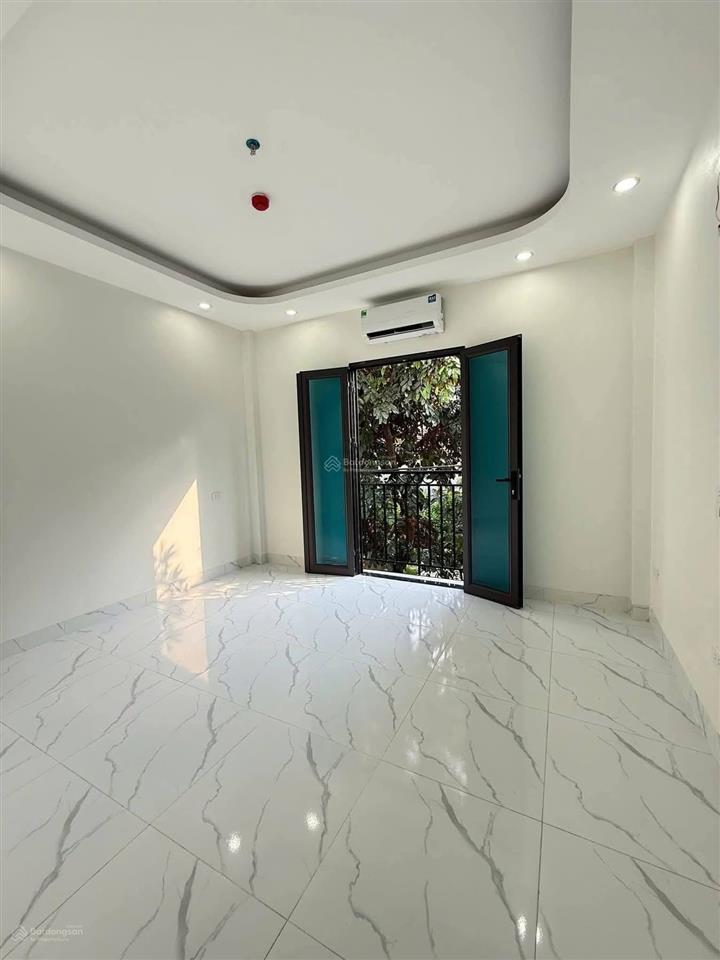 Chính chủ gửi bán nhà 55m2, 5 tầng, 8 ngủ có thang máy giá 8 tỷ tại phố xốm, phú lương, hà đông