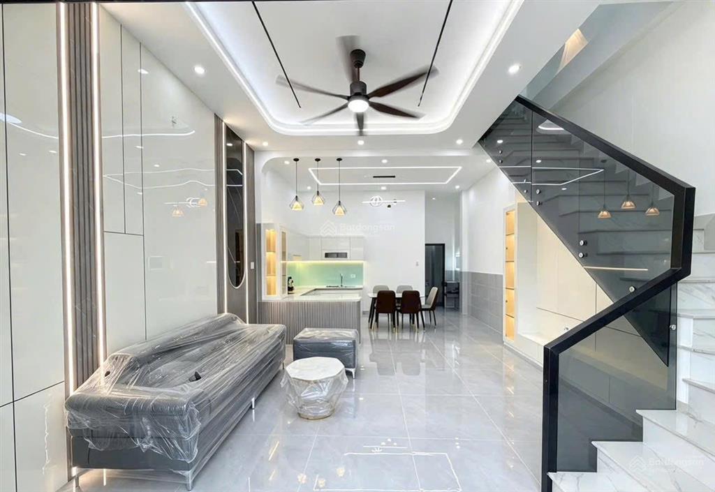 Nhà lầu mới xây đã hoàn thiện hôm nay vừa vào nội thất  ngay gần chợ thạnh phú  hương lộ 15