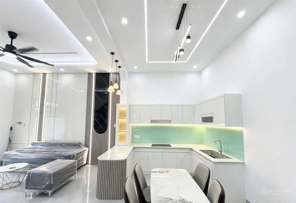 Nhà lầu mới xây đã hoàn thiện hôm nay vừa vào nội thất  ngay gần chợ thạnh phú  hương lộ 15