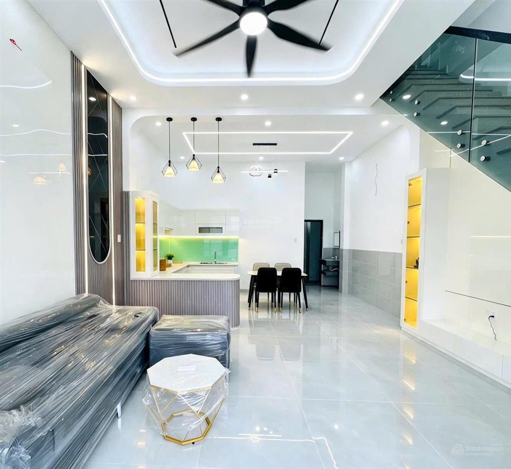 Nhà lầu mới xây đã hoàn thiện hôm nay vừa vào nội thất  ngay gần chợ thạnh phú  hương lộ 15