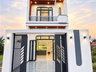 Nhà lầu mới xây đã hoàn thiện hôm nay vừa vào nội thất  ngay gần chợ thạnh phú  hương lộ 15