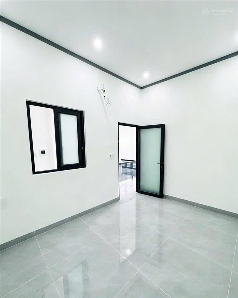 Nhà lầu mới xây đã hoàn thiện hôm nay vừa vào nội thất  ngay gần chợ thạnh phú  hương lộ 15