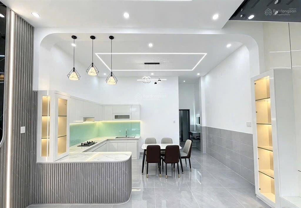 Nhà lầu mới xây đã hoàn thiện hôm nay vừa vào nội thất  ngay gần chợ thạnh phú  hương lộ 15