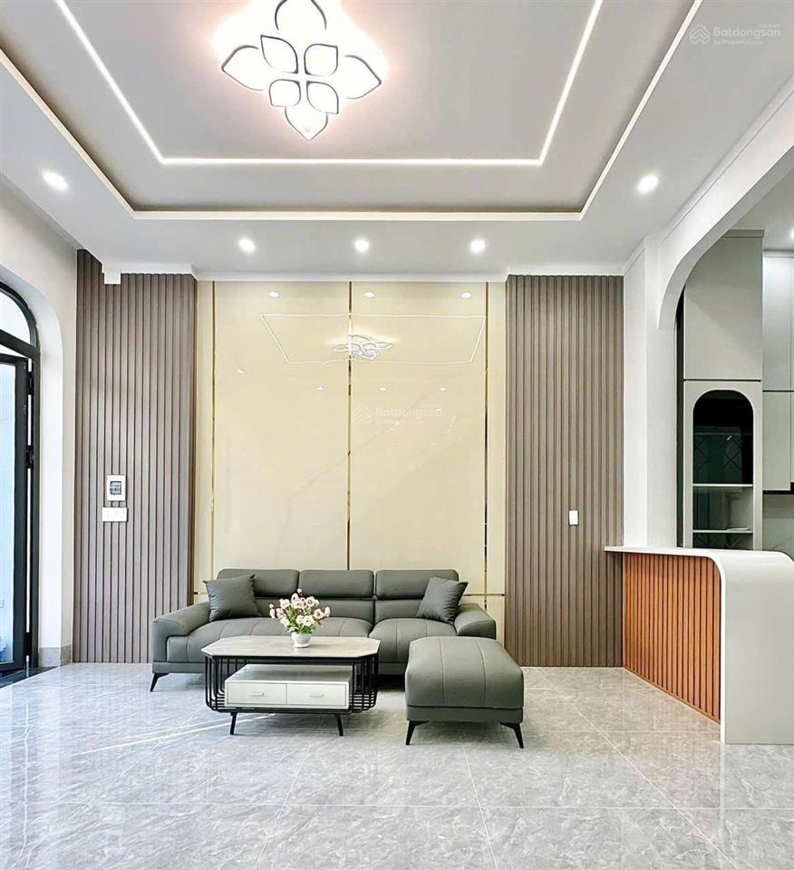Chủ ngộp bán gấp căn nhà lầu ngay hương lộ 15 có sổ riêng điện nước máy đầy đủ