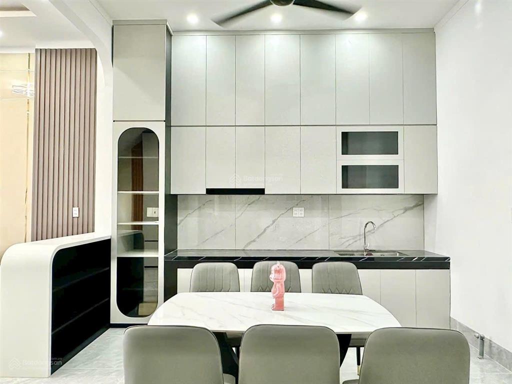 Chủ ngộp bán gấp căn nhà lầu ngay hương lộ 15 có sổ riêng điện nước máy đầy đủ