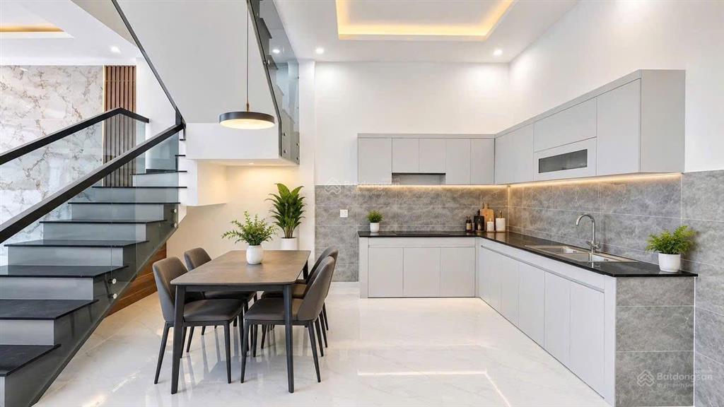 Nhà lầu mới xây gần đt 768 cây xăng thạnh phú sổ riêng chợ trường học đầy đủ