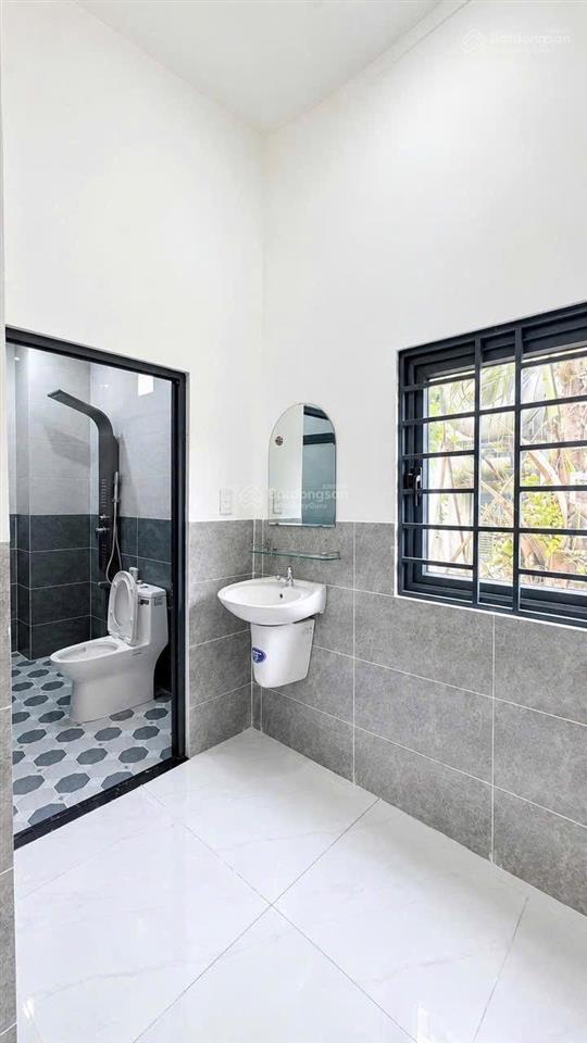 Nhà lầu mới xây gần đt 768 cây xăng thạnh phú sổ riêng chợ trường học đầy đủ