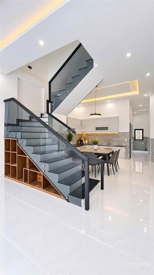 Nhà lầu mới xây gần đt 768 cây xăng thạnh phú sổ riêng chợ trường học đầy đủ