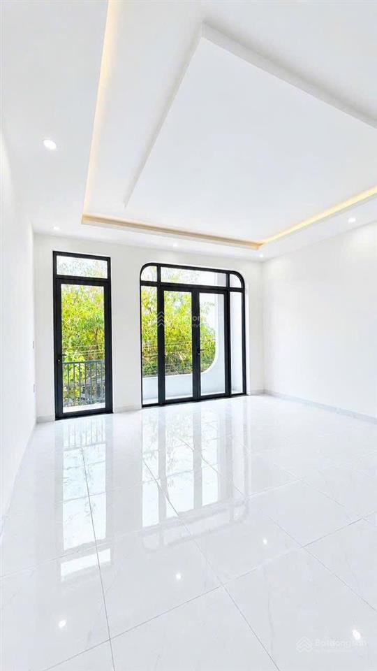 Nhà lầu mới xây gần đt 768 cây xăng thạnh phú sổ riêng chợ trường học đầy đủ