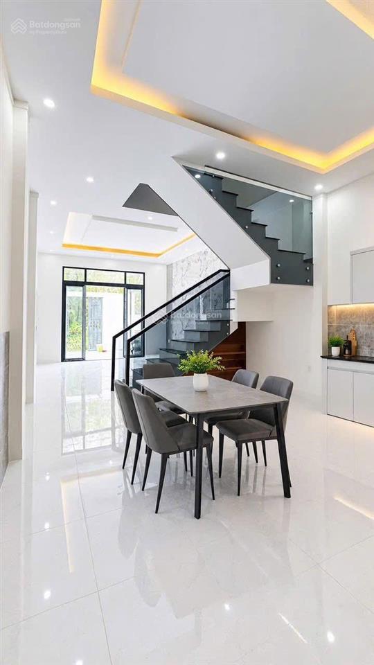 Nhà lầu mới xây gần đt 768 cây xăng thạnh phú sổ riêng chợ trường học đầy đủ