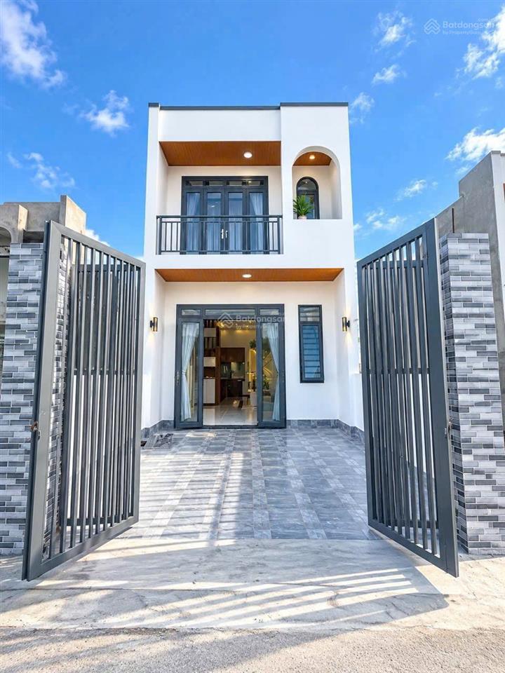Nhà lầu chủ bán gấp ngay gần trung tâm giá hợp lý sổ hồng riêng full thổ cư