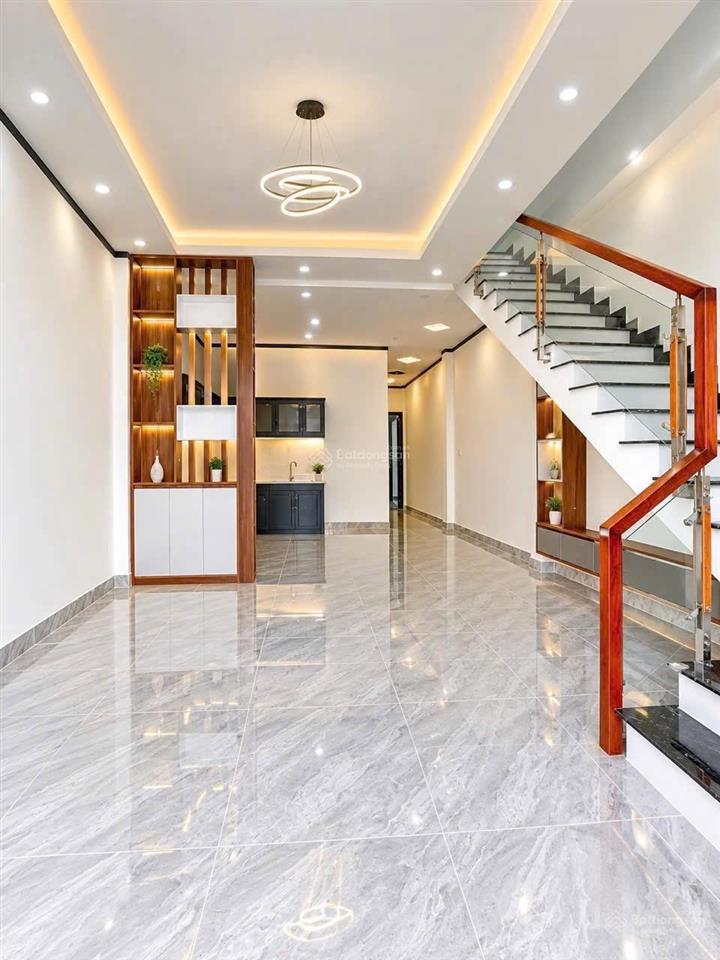 Nhà lầu chủ bán gấp ngay gần trung tâm giá hợp lý sổ hồng riêng full thổ cư