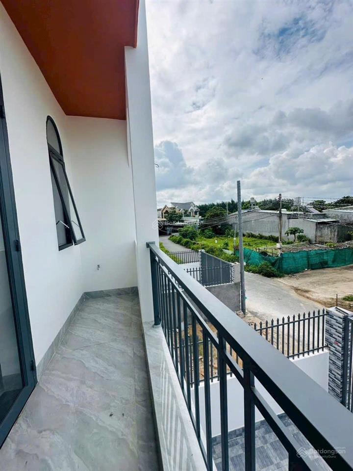 Nhà lầu chủ bán gấp ngay gần trung tâm giá hợp lý sổ hồng riêng full thổ cư