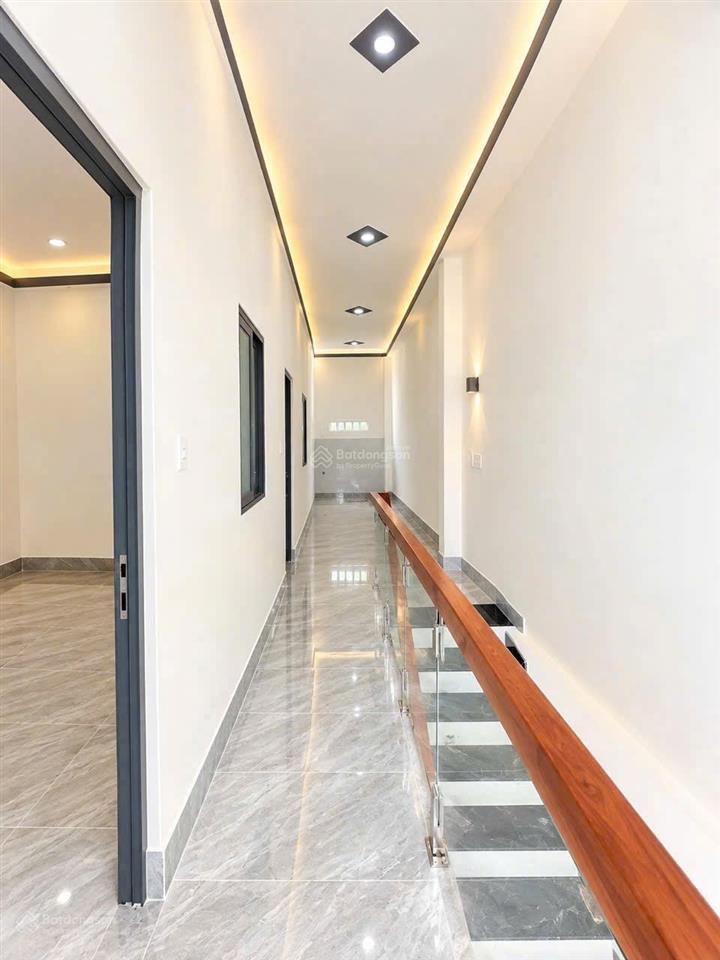 Nhà lầu chủ bán gấp ngay gần trung tâm giá hợp lý sổ hồng riêng full thổ cư