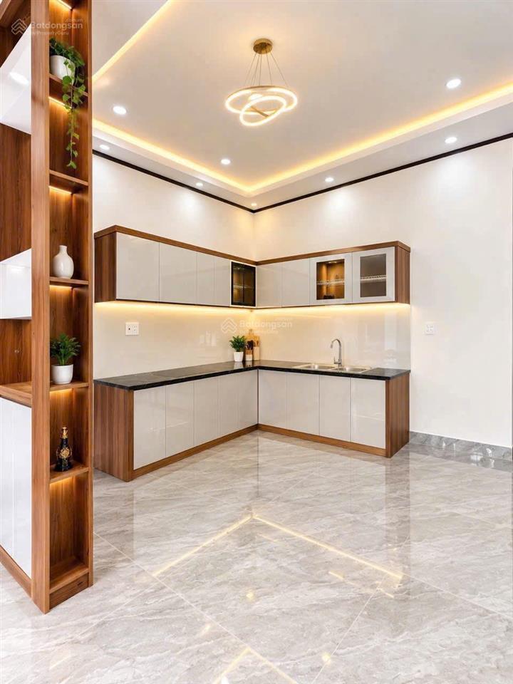 Nhà lầu chủ bán gấp ngay gần trung tâm giá hợp lý sổ hồng riêng full thổ cư