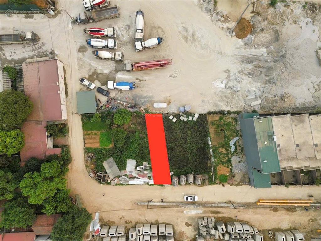 Đất đối diện với đại học quốc gia  với học viện chính trị quân sự hoà lạc