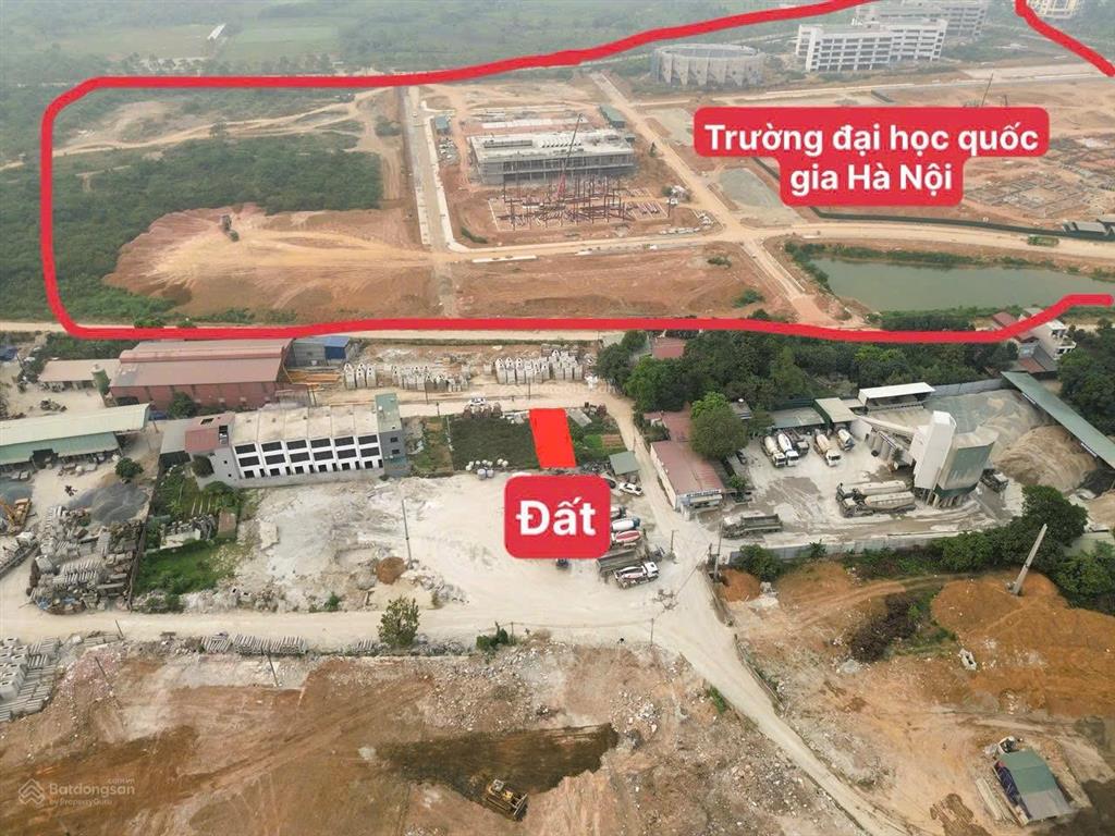 Đất đối diện với đại học quốc gia  với học viện chính trị quân sự hoà lạc
