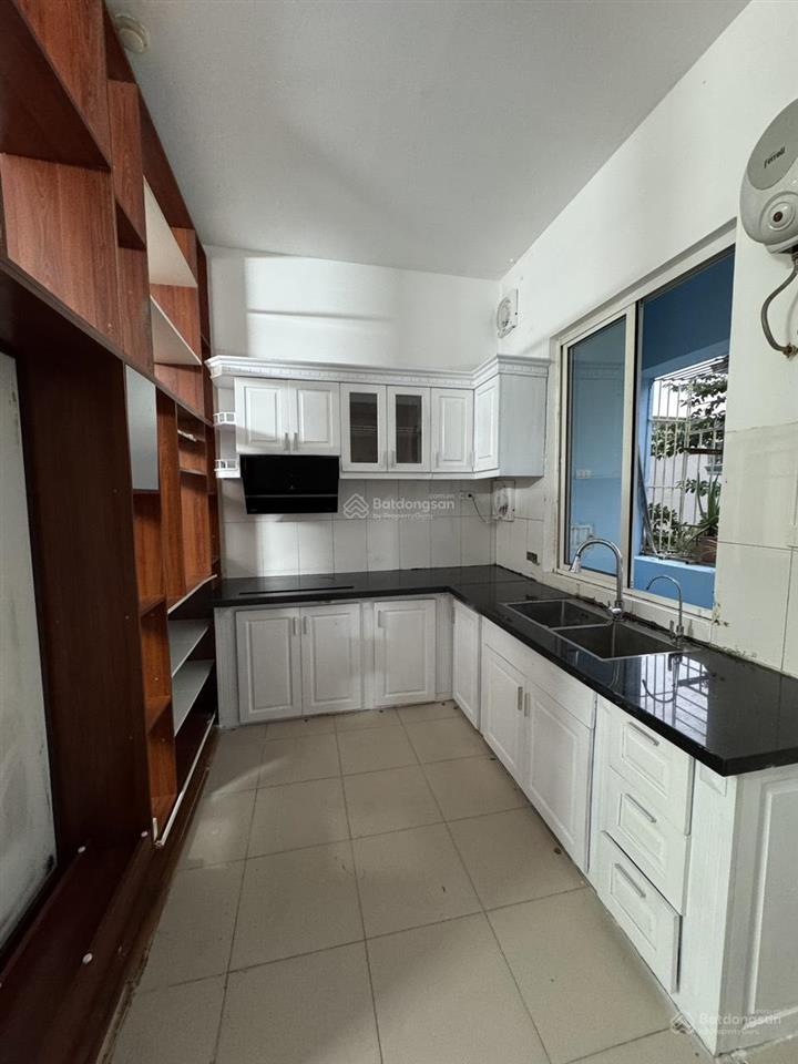 Vợ chồng cô em đang cần bán nhanh căn chung cư  tặng full nội thất phòng còn rất đẹp