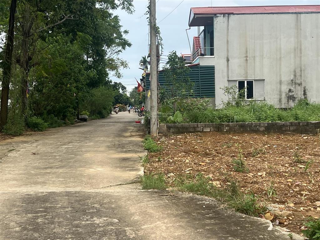 Chủ cần bán gấp lô đất 360 m2 full thổ cư  mặt view hồ vị trí đắc địa