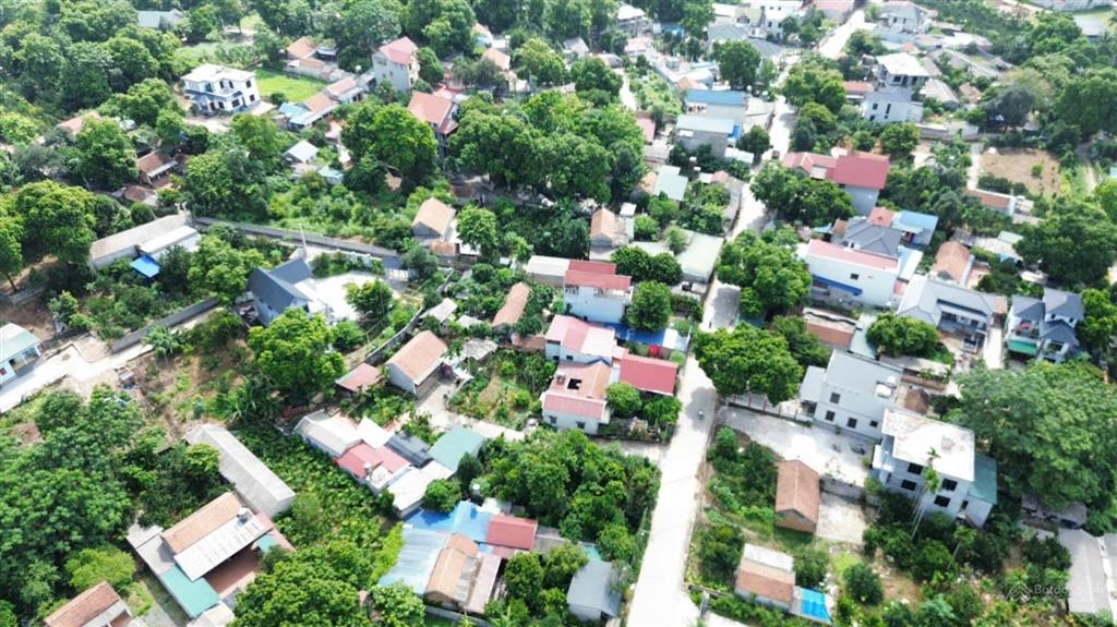 Đất trục chính liên huyện, đường rộng 10m, kinh doanh được giá hơn 2 tỷ xíu