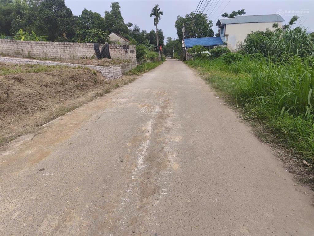 122m phù thổ  mặt trục chính liên thôn gần trường, chợ, ủy ban