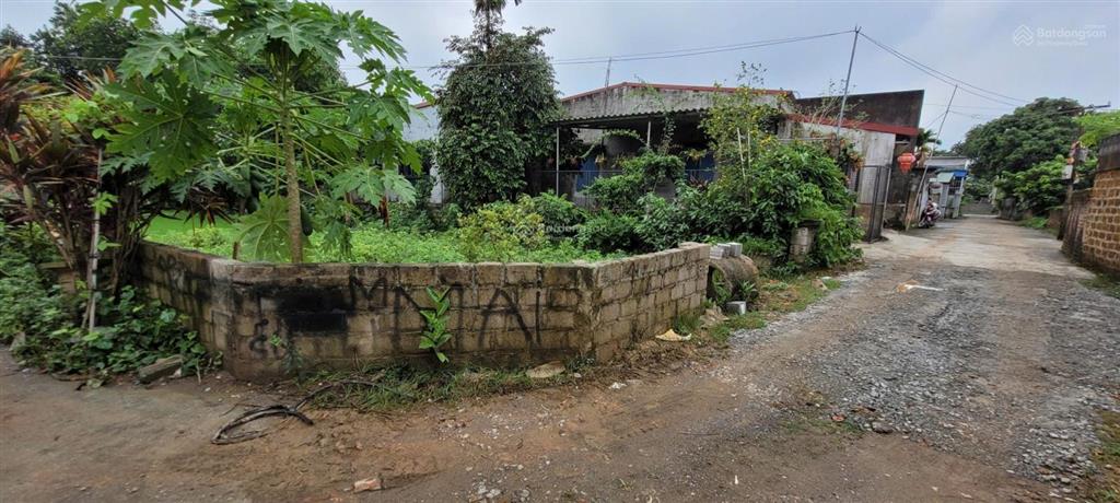 Em cần bán lô đất 299 mét có 200 mét thổ cư mặt tiền 10 mét giá hợp lý