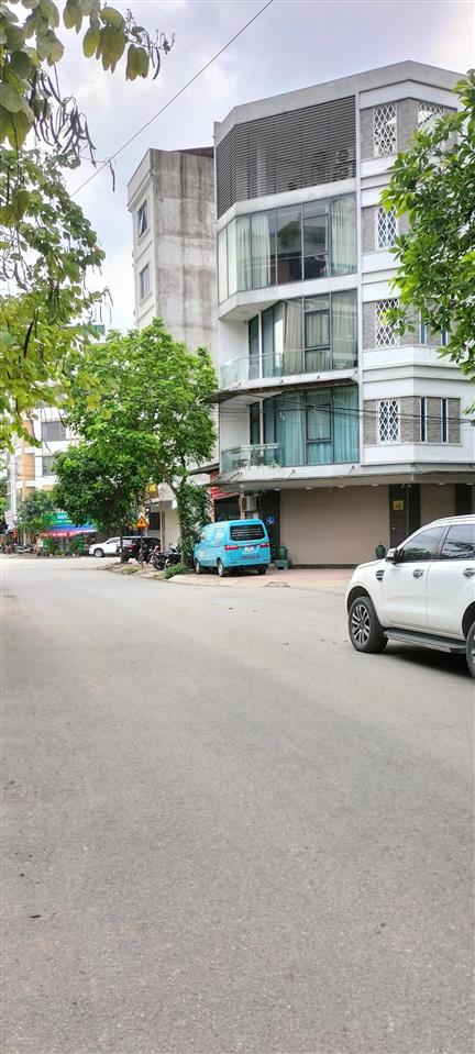 Hoa hậu xa la hà đông 62m, 4 tầng, giá 11.99 tỷ. nhà lô góc, vỉa hè, phù hợp ở và kinh doanh.