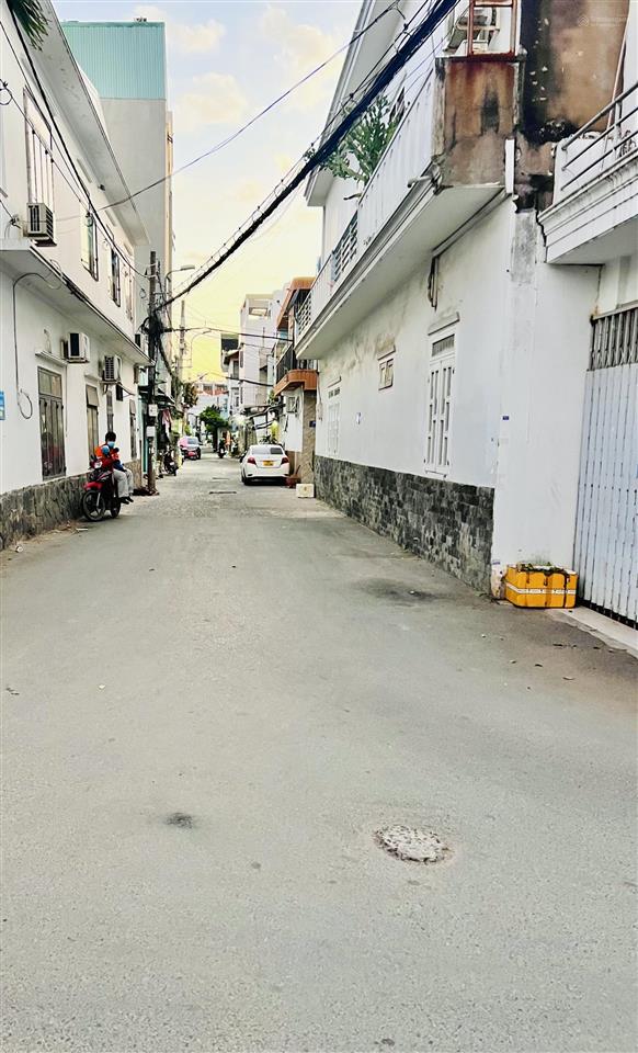 Bán nhà có dòng tiền sẵn, quận 12, nguyễn văn quá, cạnh bờ kênh tham lương, dtsd 140m2, chỉ 6.x tỷ.