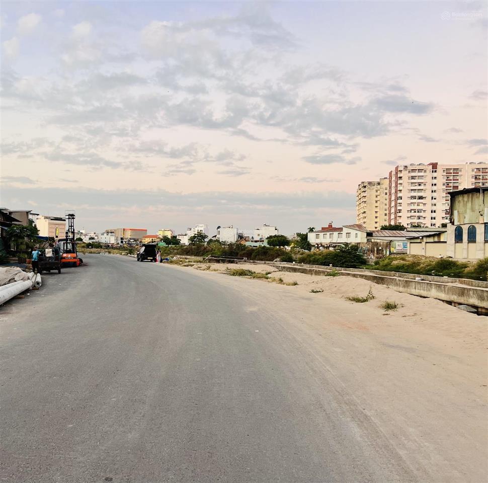 Bán nhà có dòng tiền sẵn, quận 12, nguyễn văn quá, cạnh bờ kênh tham lương, dtsd 140m2, chỉ 6.x tỷ.