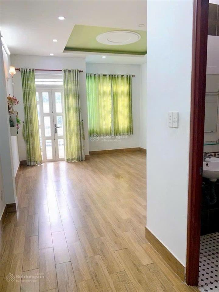 Bán nhà gò vấp, phạm văn bạch, đường nhựa 5m thông tứ tung, 4 tầng, ngang 4.5x20m, chỉ 8.x tỷ.