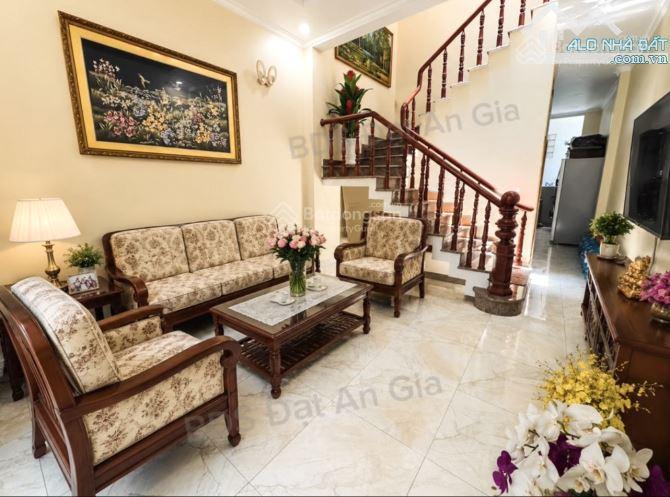 Giảm 800tr, gấp bán nhà tân bình, phạm văn bạch, hẻm ô tô 1 trục, 3 tầng, 4x15m, nhỉnh 7 tỷ.