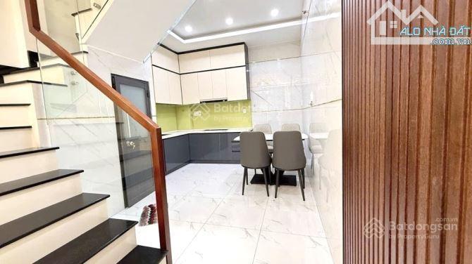 Bán gấp nhà đẹp tân bình, vào ở ngay, hẻm 4m, phan huy ích, gần emart, 3 tầng, 4x10m, nhỉnh 5 tỷ