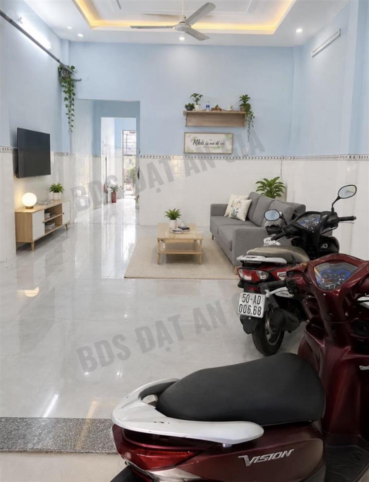 Bán gấp nhà hẻm nhựa 8m, nhà kiên cố, tân bình, gần chợ tân trụ, ngang 5x17m, nhỉnh 9 tỷ