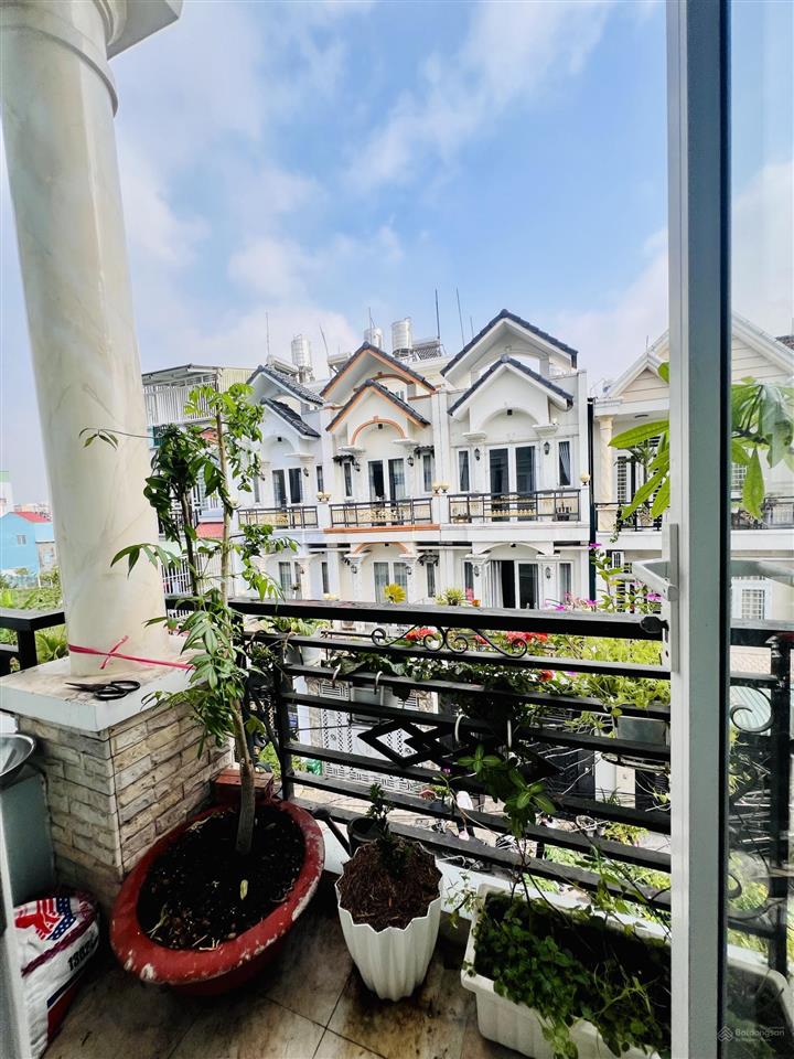 Chủ gấp bán nhà quận 12, tô ký, 4 tầng btct, hẻm xe hơi, gần trường đại học, 4.8x18m, nhỉnh 6 tỷ