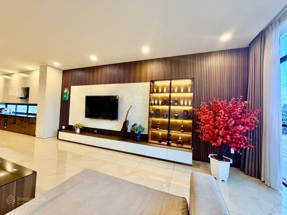 Bán nhà 5 tầng 100m2 đường 10,5m mai chí thọ, hòa xuân, cẩm lệ, đà nẵng. thang máy