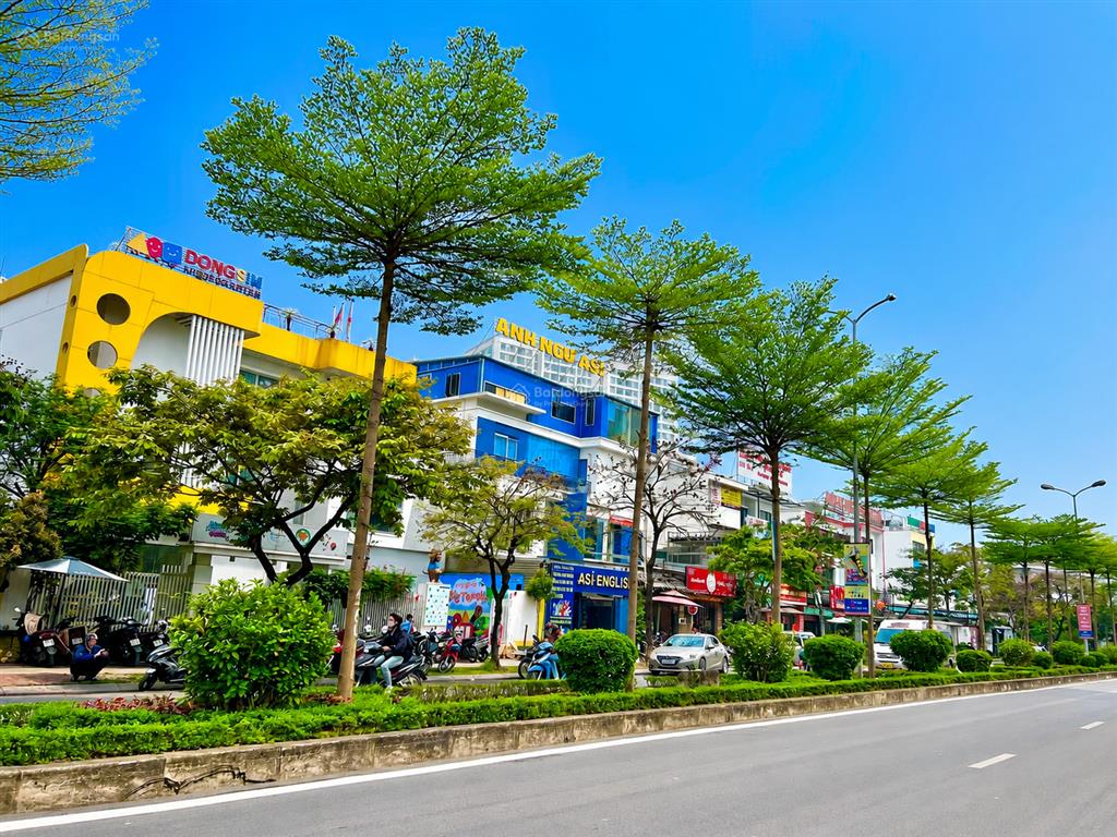 Cho thuê biệt thự mặt đỗ nhuận ngoại giao đoàn, tuyến phố ẩm thực 360m2 x 4 tầng, 550m2 sàn  140tr