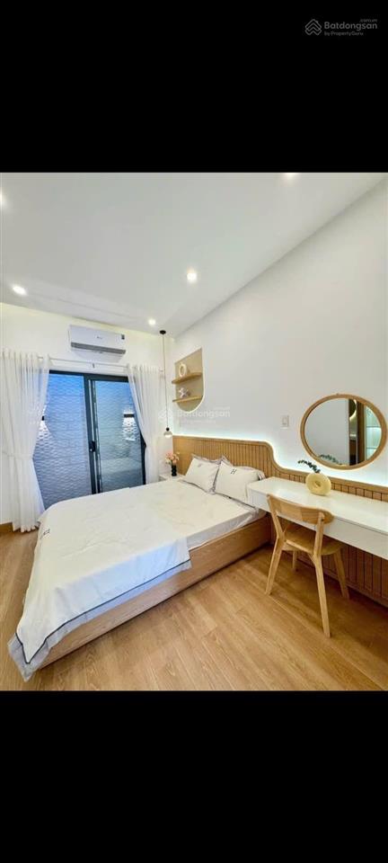 Bán gấp nhà đẹp 2 mặt tiền trước sau thông nhau . ngay tạ quang bửu , giáp bông sao  bùi minh trực