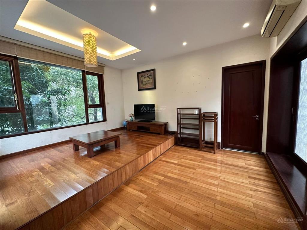 Biệt thự vườn đào  lô góc 3 thoáng  hàng xóm tinh hoa  tầng hầm gara ô tô  an ninh tuyệt đối