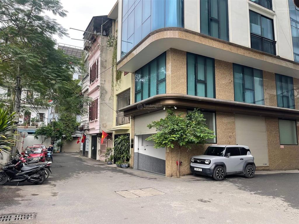 Building 10 tầng  mặt phố  lô góc 3 thoáng  view hồ hoàng cầu + sân bóng  đầy đủ pccc gpxd