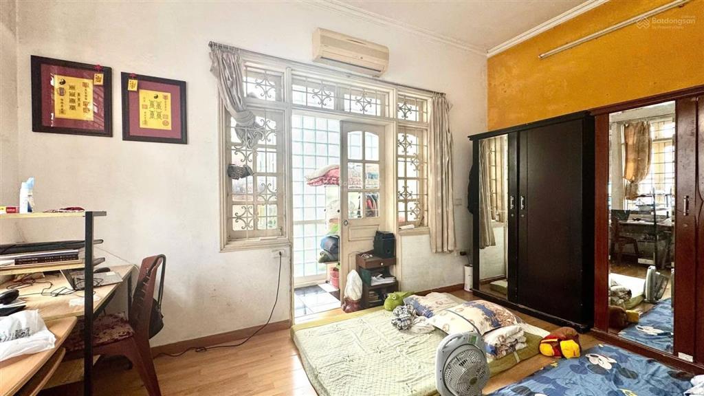 Phố lý nam đế  mặt tiền bề thế  sát mặt phố  hai thoáng vĩnh viễn  ô tô tránh
