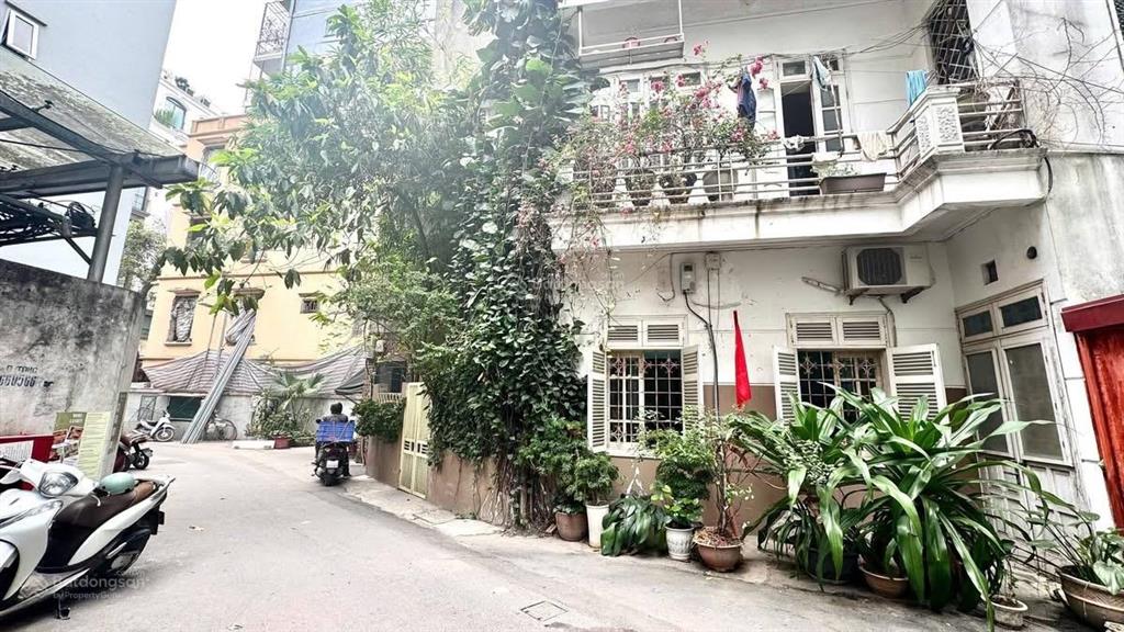 Phố lý nam đế  mặt tiền bề thế  sát mặt phố  hai thoáng vĩnh viễn  ô tô tránh