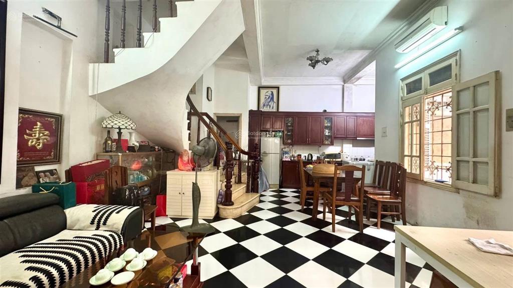 Phố lý nam đế  mặt tiền bề thế  sát mặt phố  hai thoáng vĩnh viễn  ô tô tránh