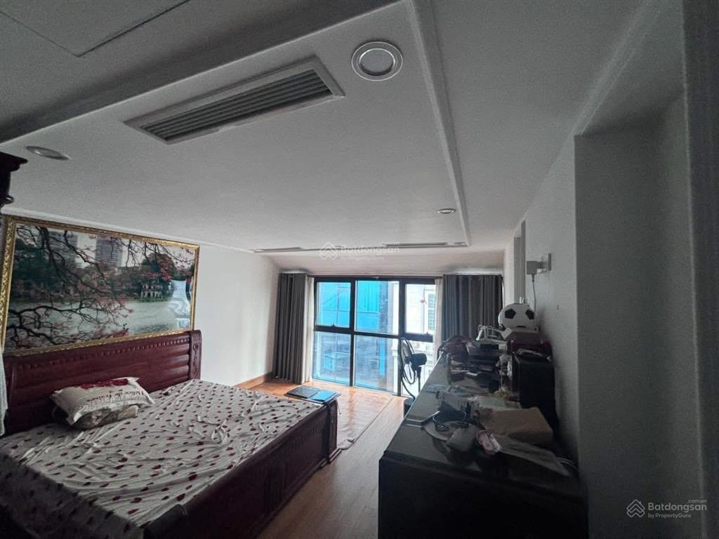 1 nhà ra phố  tòa văn phòng kết hợp ở  3 ô tô tránh  kinh doanh sầm uất  vỉa hè  an ninh tốt