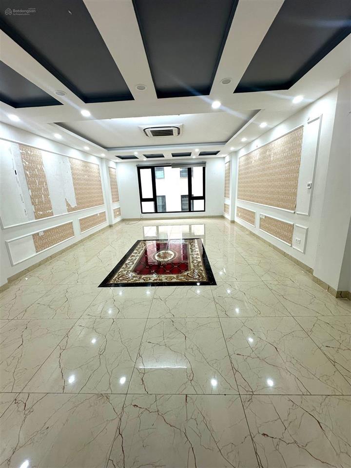 Phân lô đỗ quang  ô tô tránh  mặt tiền rộng  khu vực nhiều văn phòng  kinh doanh