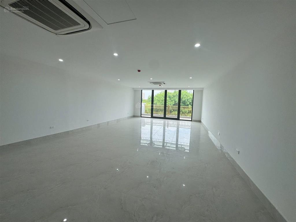 Cho thuê nhà mặt phố khuất duy tiến 130m2 x 7 tầng mặt tiền 8m có hầm, thang máy thông sàn