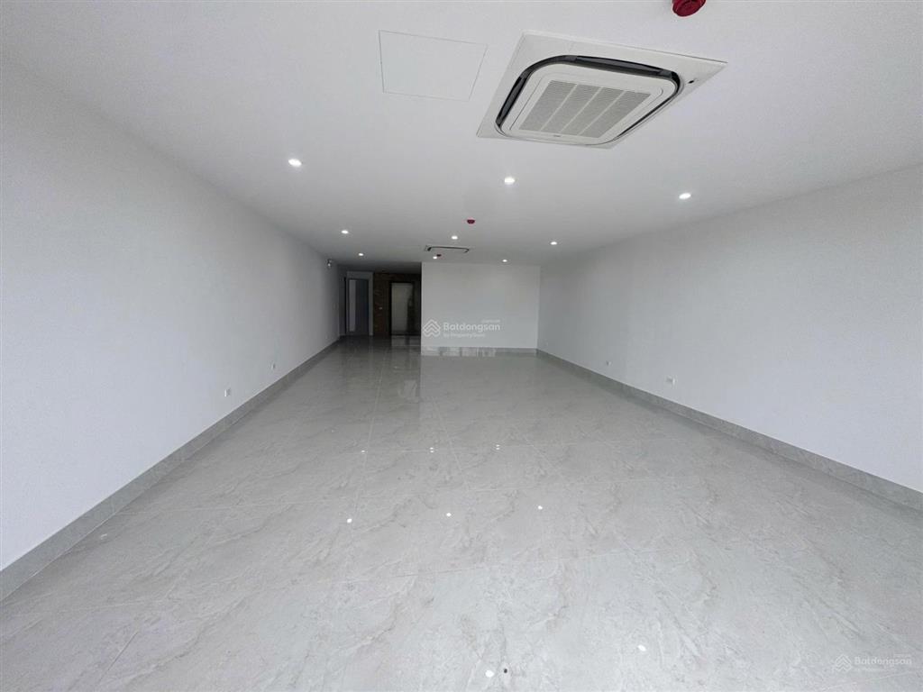 Cho thuê nhà mặt phố hạ yên quyết 80m2 x 6 tầng mặt tiền 5m thông sàn có thang máy, nhận nhà ngay