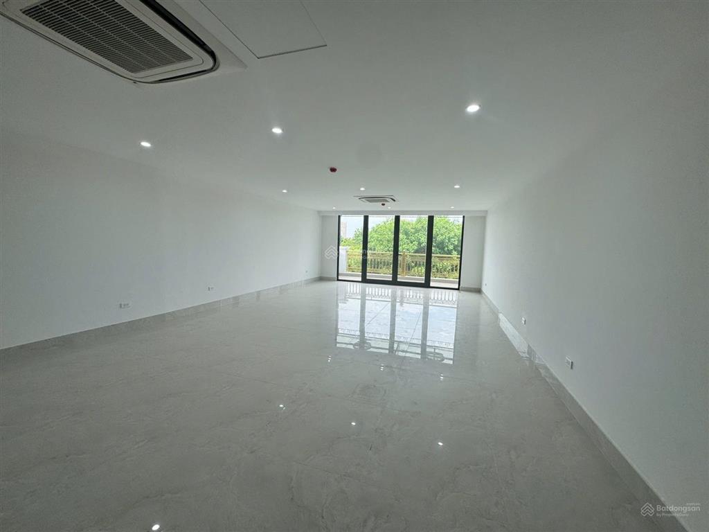 Cho thuê nhà mặt phố văn cao diện tích 90m x 5 tầng mặt tiền 5m nhà mới đầy đủ thang máy pccc