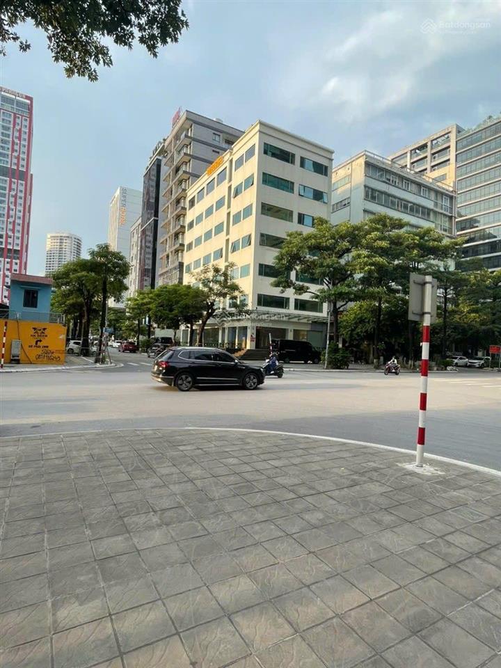 Cho thuê nhà mặt phố phạm văn đồng mặt tiền 12m. diện tích sử dụng 1800m2, kinh doanh mọi mô hình