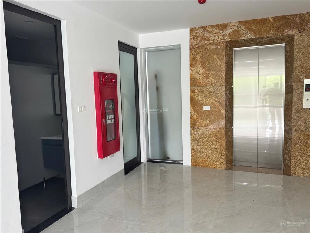 Cho thuê nhà mặt phố ô chợ dừa diện tích 100m x 7 tầng mặt tiền 10m thông sàn có thang máy pccc