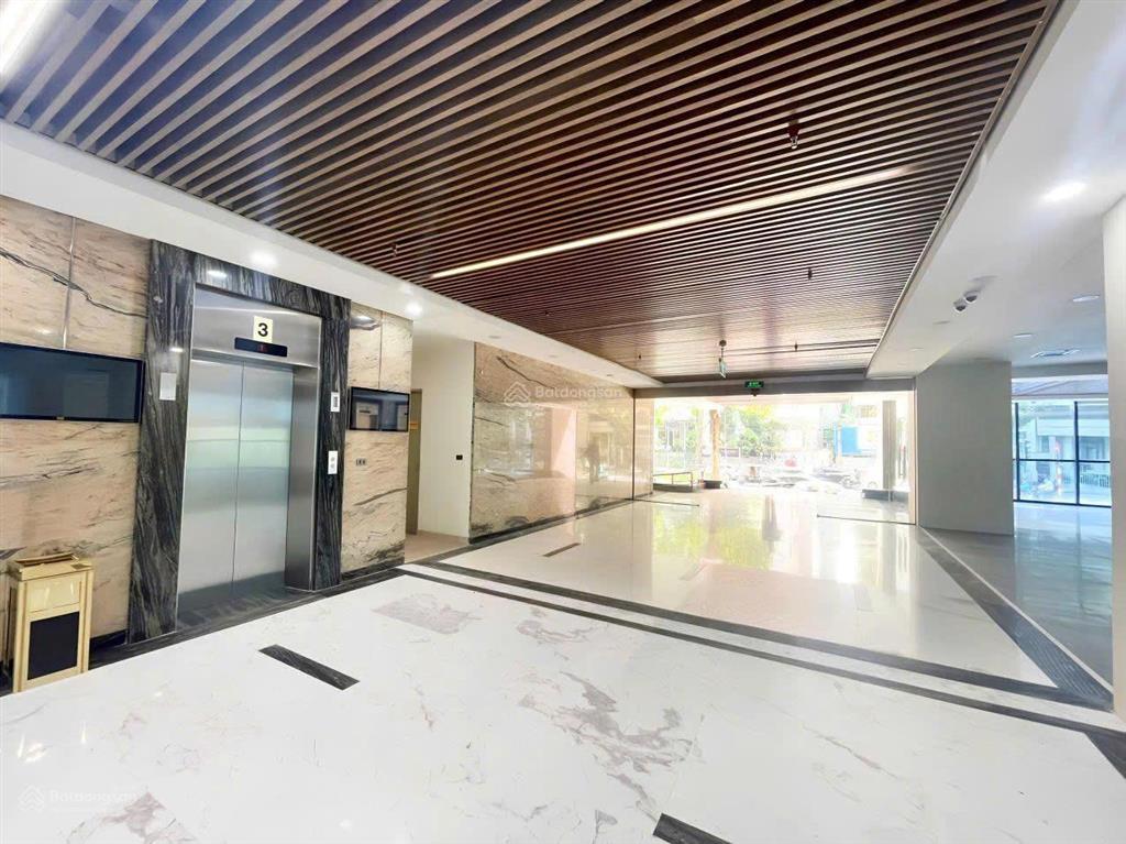 Cho thuê nhà mặt phố láng hạ 380m2 x 20t mặt tiền 30m, 5 thang máy, 2 hầm, pccc đầy đủ, full kính